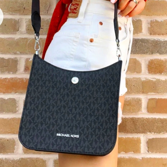 MK NWT MICHAEL KORS MESSENGER SMALL BAG  BNWT 💜 pristine condition 💜 - Picture 11 of 15